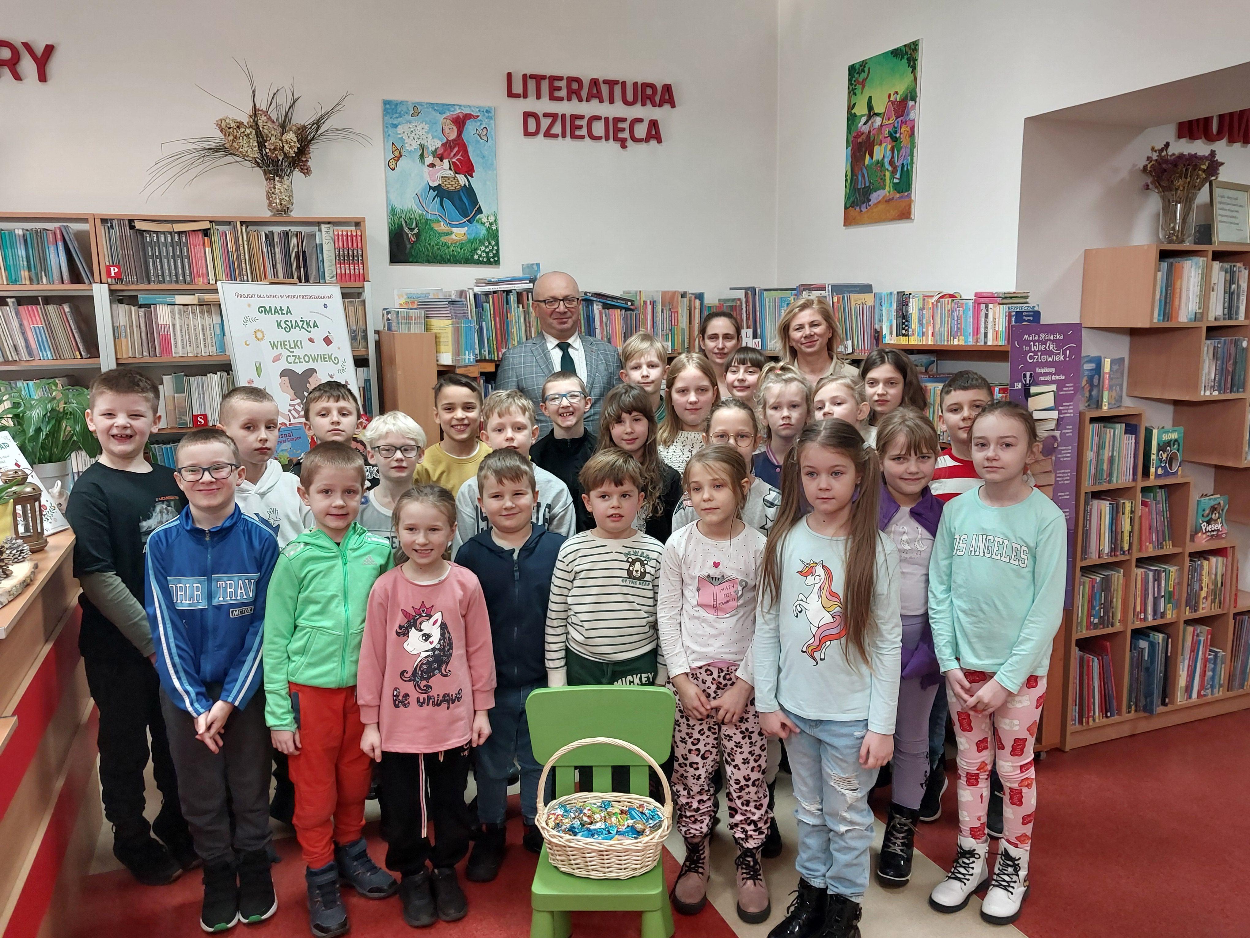 LITERACKO, FILMOWO I WARSZTATOWO CZYLI FERIE ZIMOWE W BIBLIOTECE
